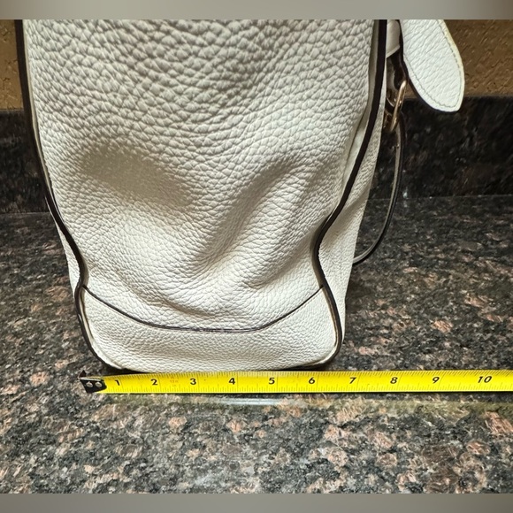 Coach C5690 Kleo Carryall Handbag
Chalk Pebbled Leather Crossbody Strap - Picture 15 of 16